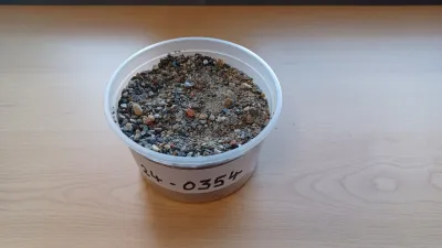Gerecycleerd zand in een potje | Sable récyclé dans un pot. Bron/soource: OCW/CRR